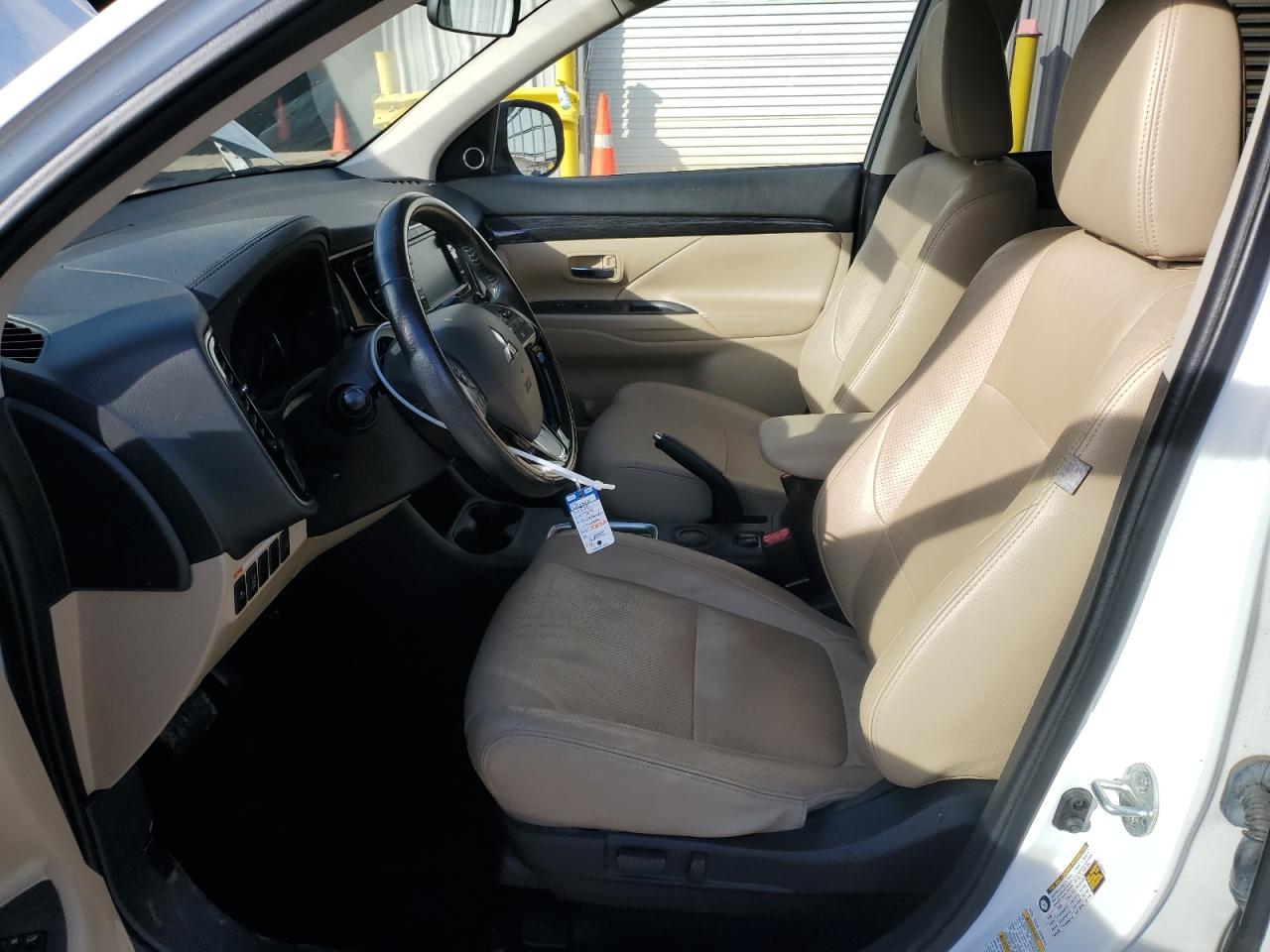 2016 Mitsubishi Outlander - Image 7