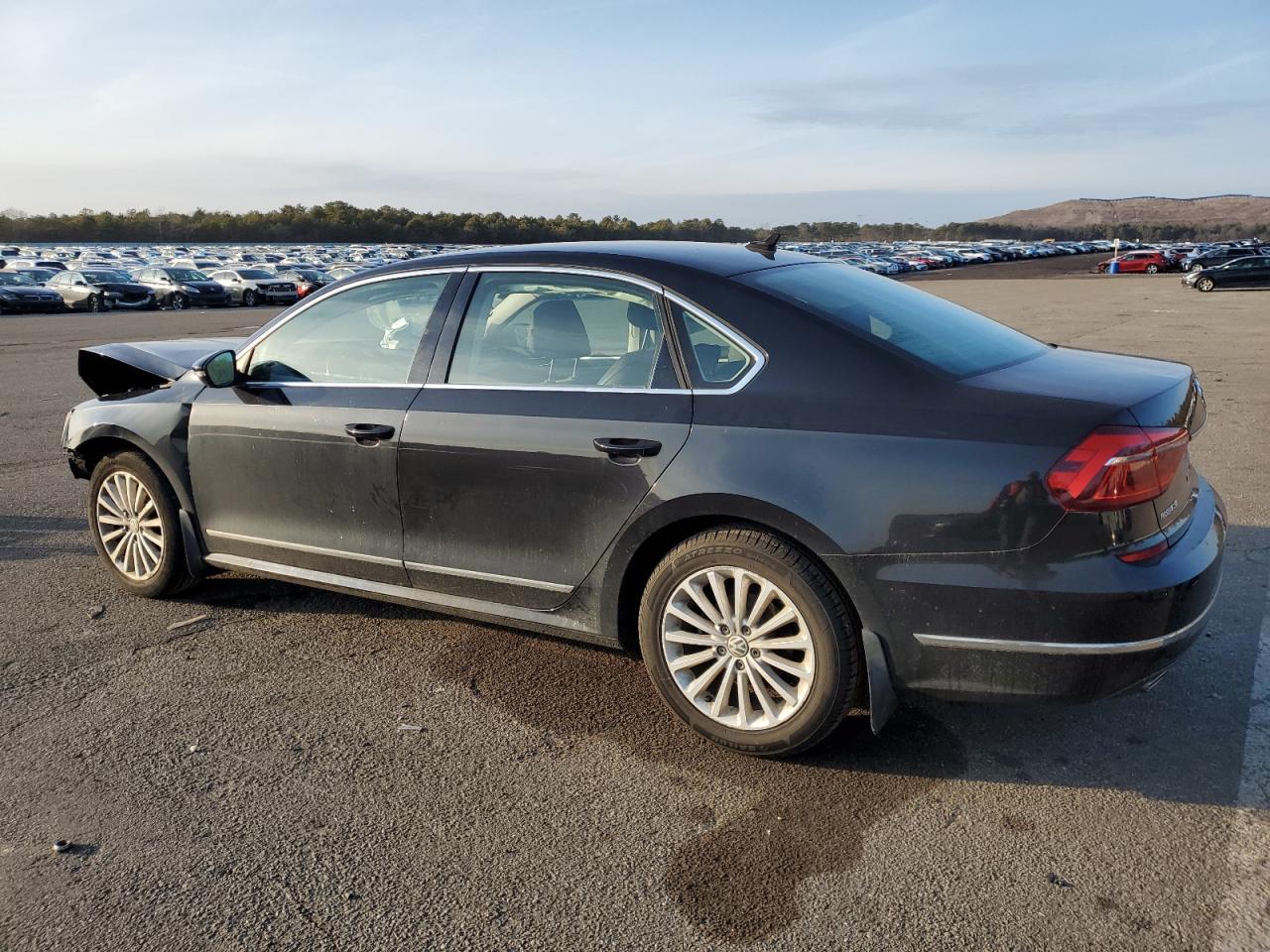 2017 Volkswagen Passat - Image 2