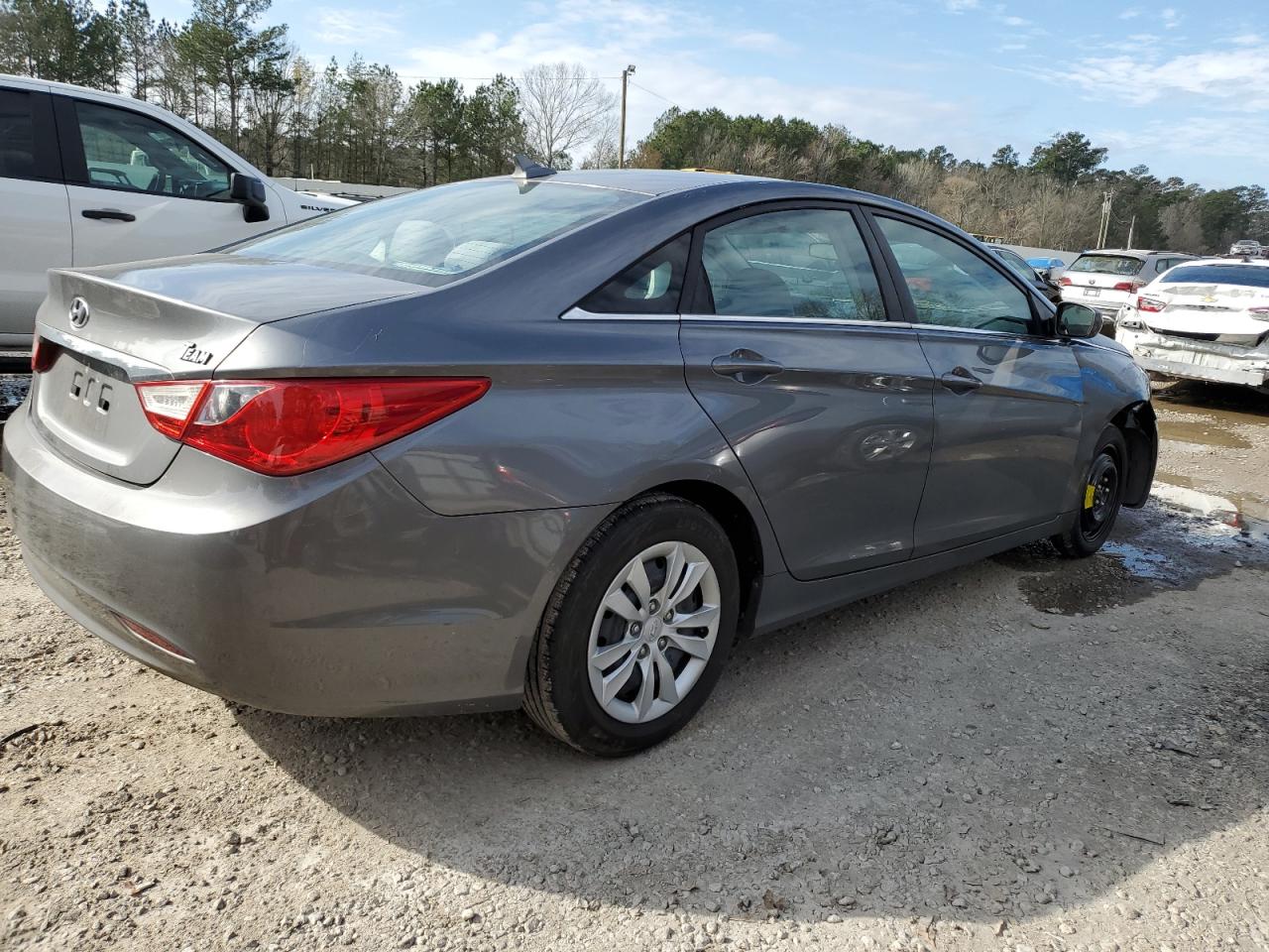 2011 Hyundai Sonata - Image 3