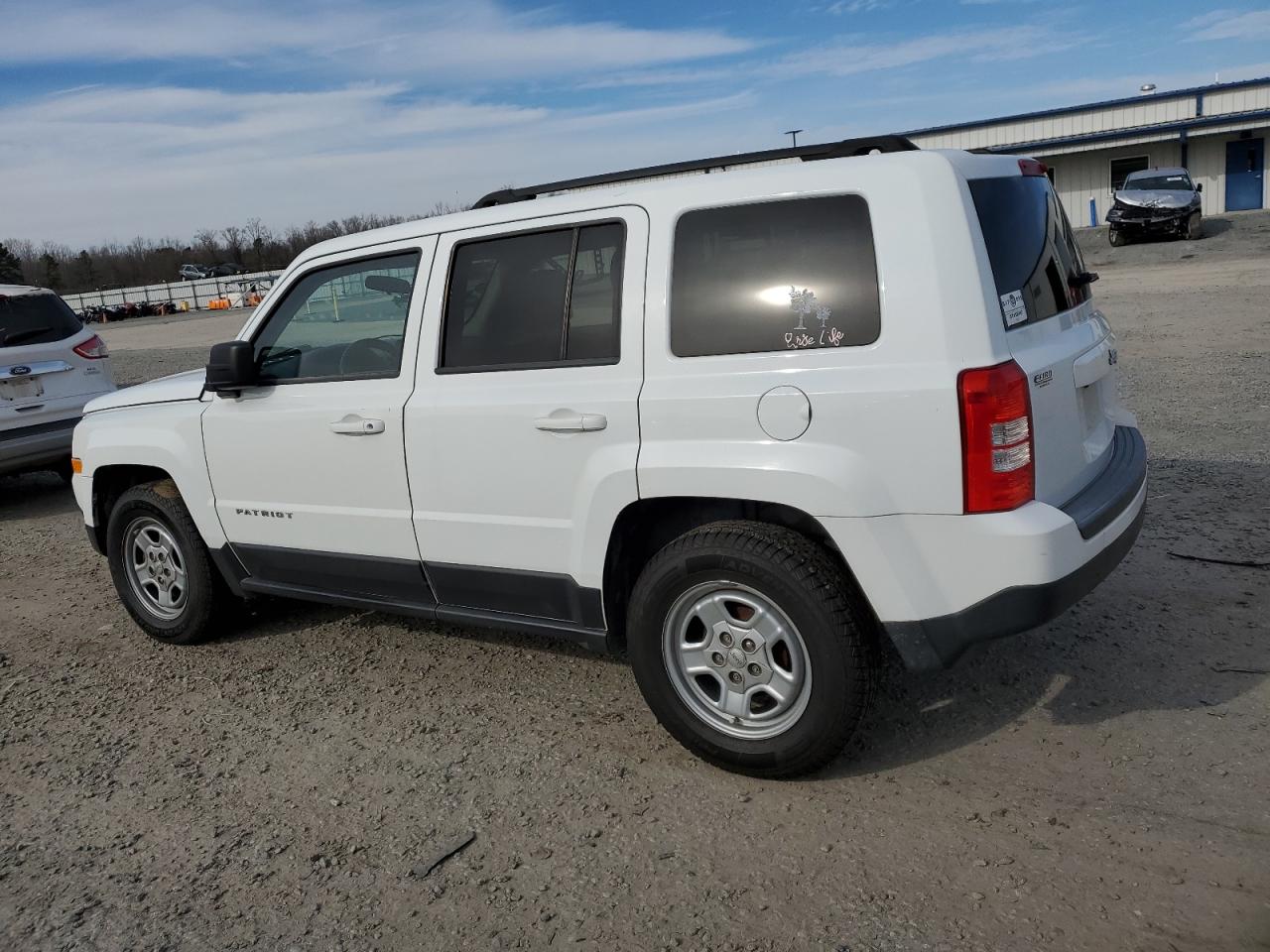 2015 Jeep Liberty (Patriot) - Image 2