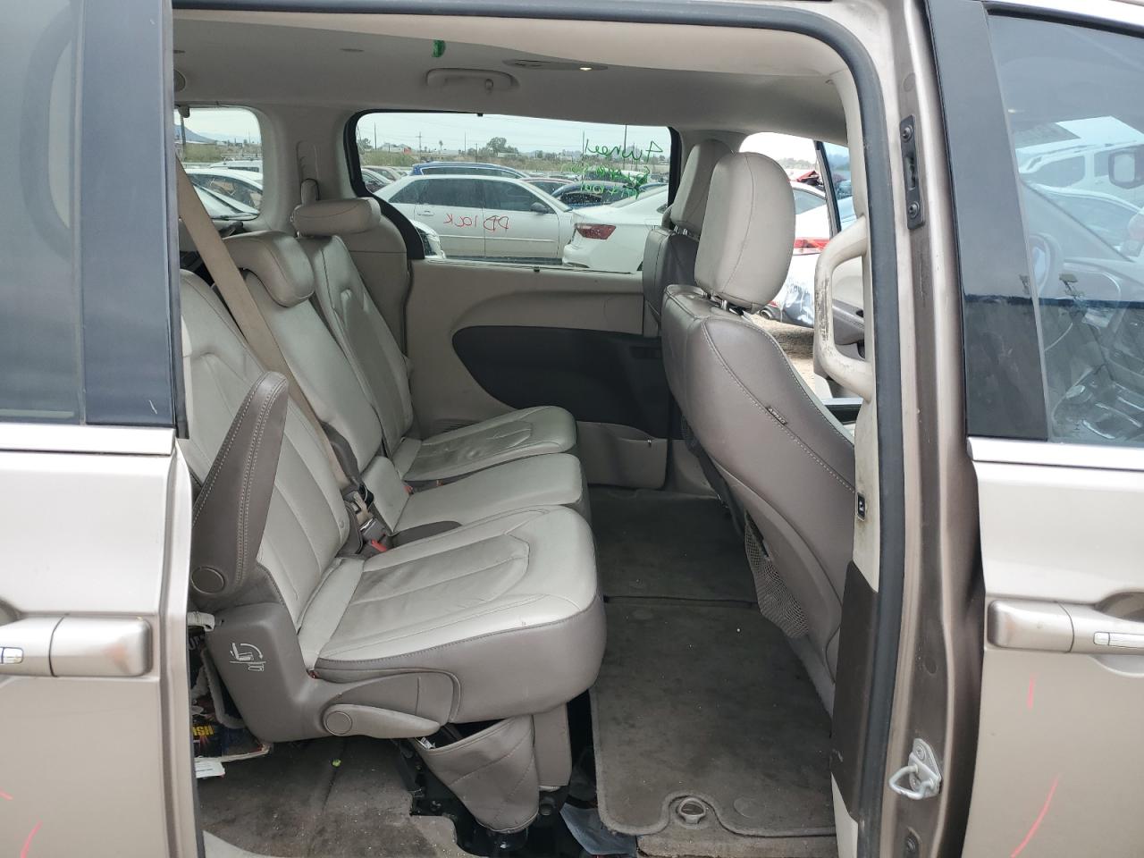 2017 Chrysler Pacifica - Image 10