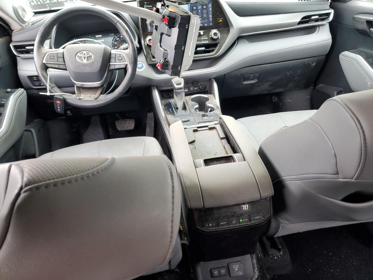 2021 Toyota Highlander - Image 8