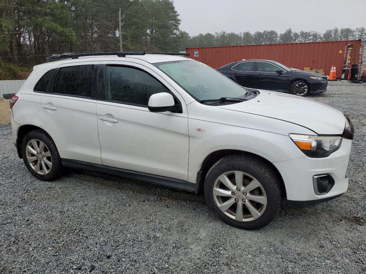 2015 Mitsubishi Outlander - Image 4