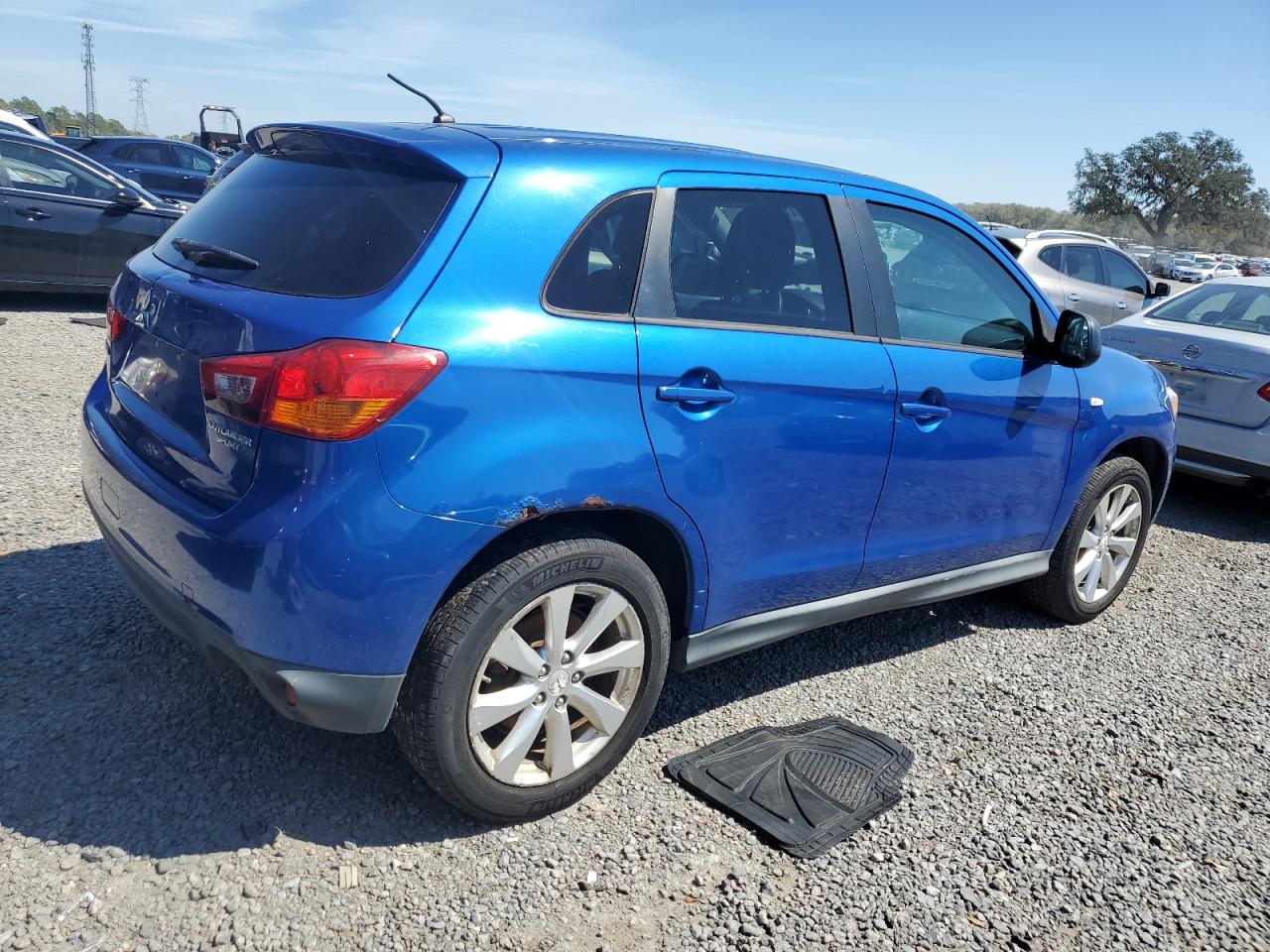 2015 Mitsubishi Outlander - Image 3