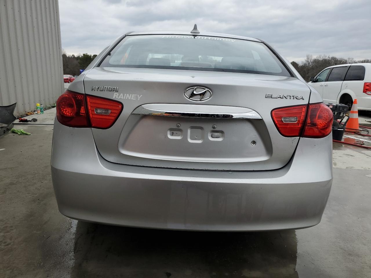 2010 Hyundai Elantra - Image 6
