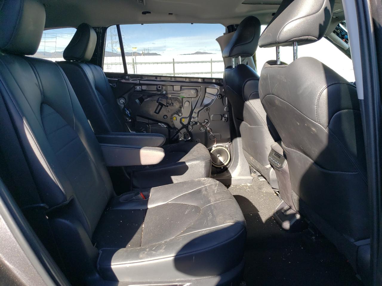 2023 Toyota Highlander - Image 11