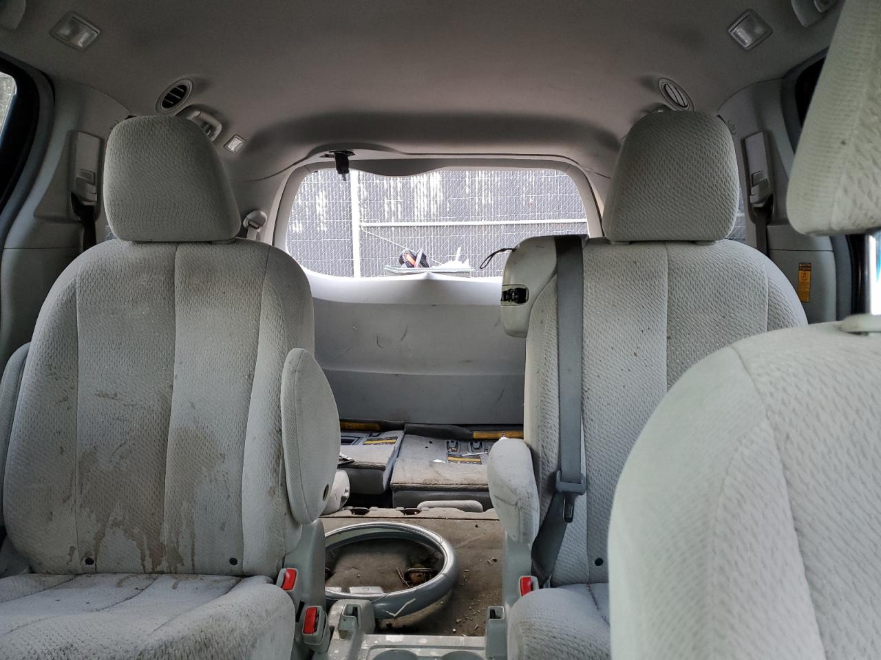 2014 Toyota Sienna - Image 10
