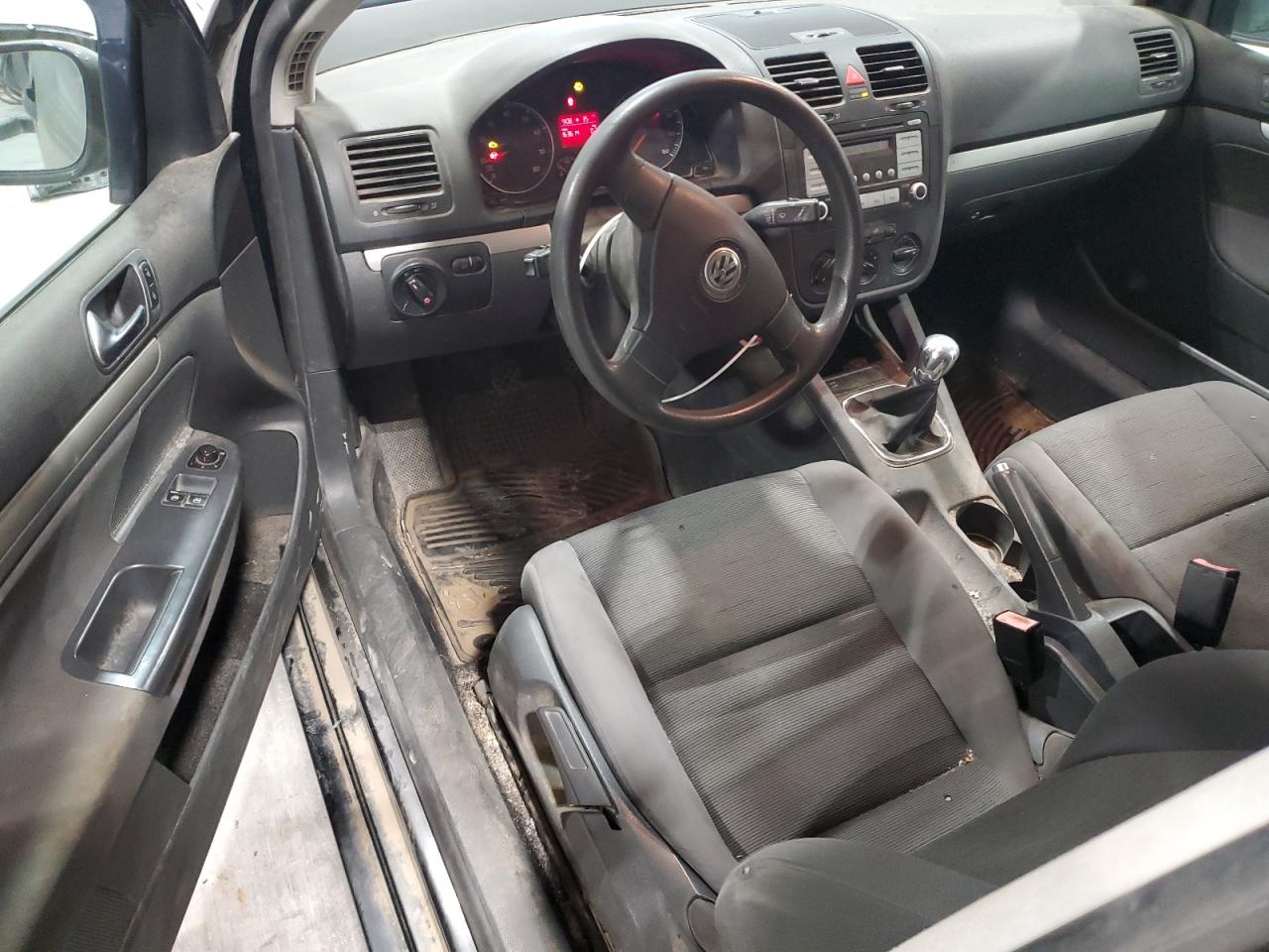 2009 Volkswagen Golf - Image 8