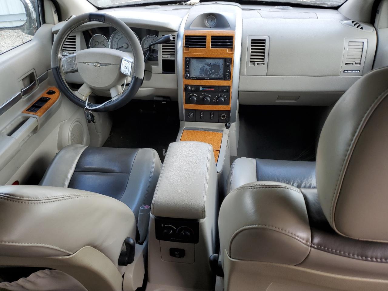 2008 Chrysler Aspen - Image 8