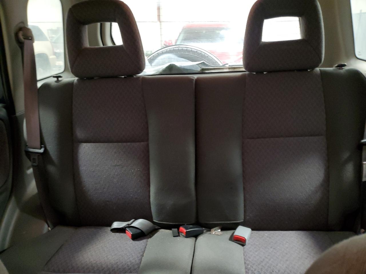 2002 Chevrolet Tracker - Image 10