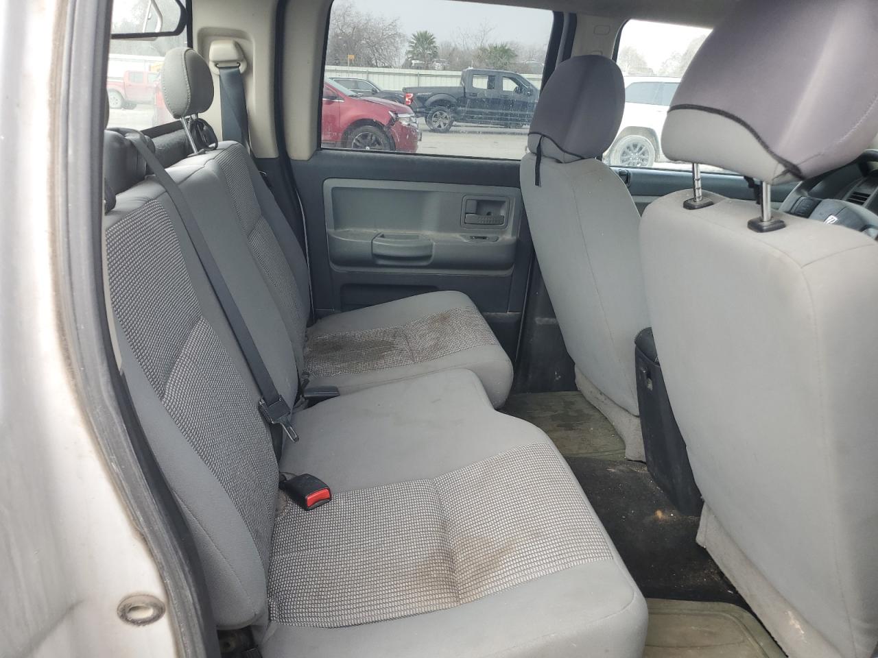 2011 Dodge Dakota - Image 10