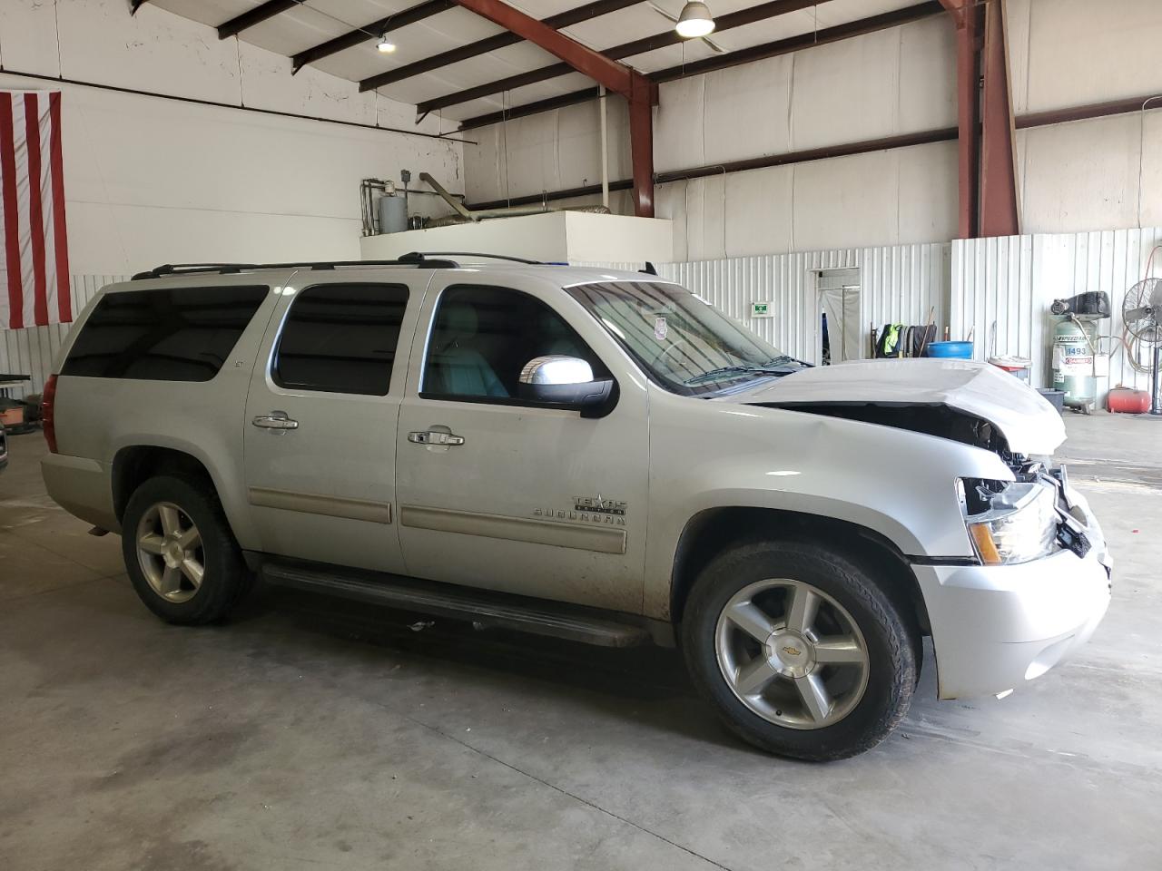 2014 Chevrolet Suburban - Image 4