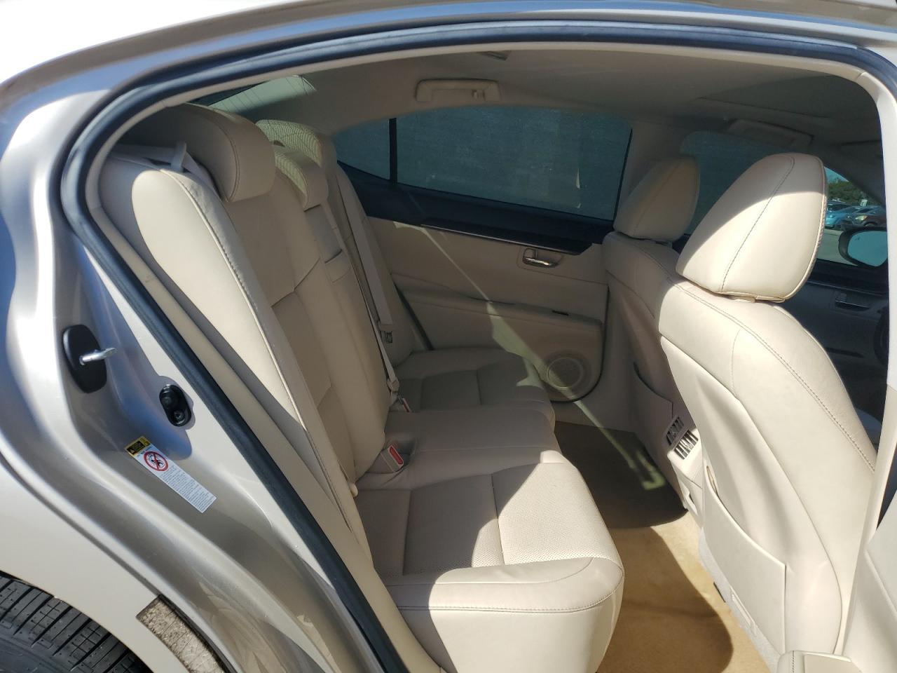 2013 Lexus ES - Image 10