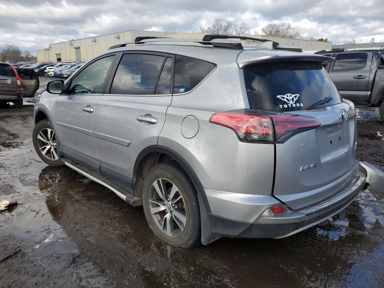 2018 Toyota RAV 4 - Image 2