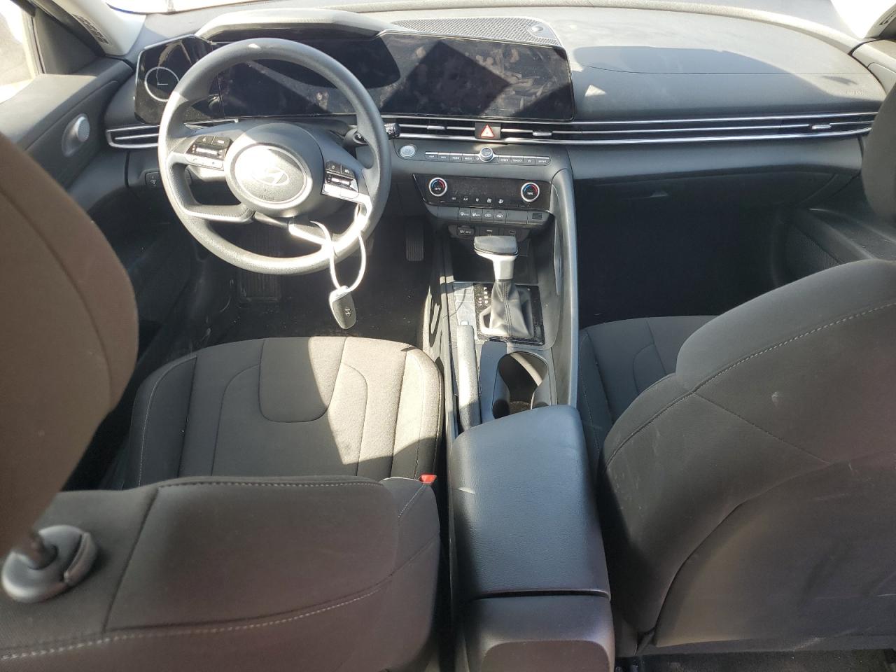 2024 Hyundai Elantra - Image 8