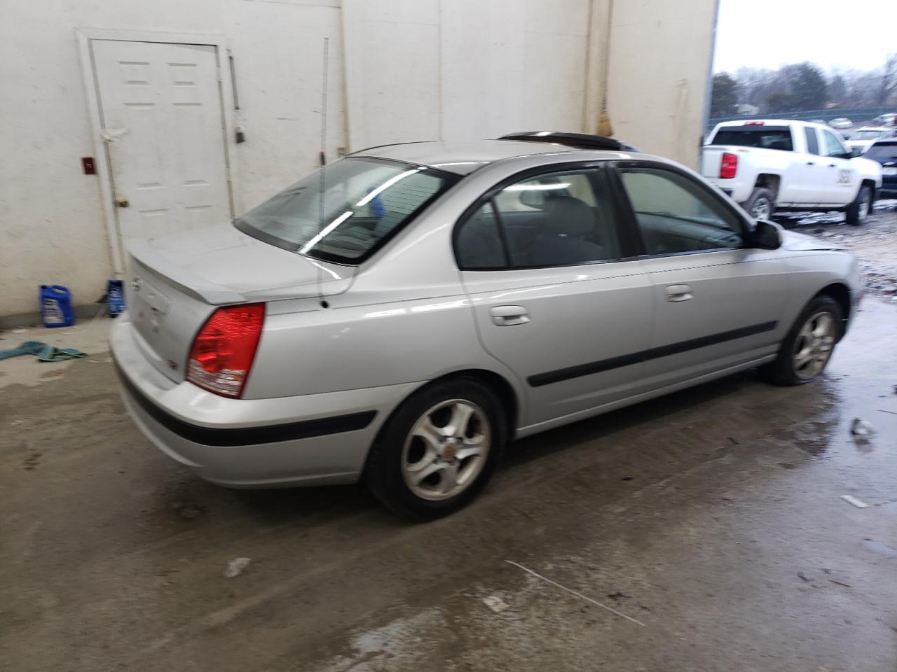 2005 Hyundai Elantra - Image 3