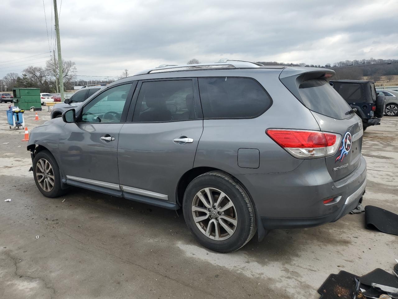 2015 Nissan Pathfinder - Image 2