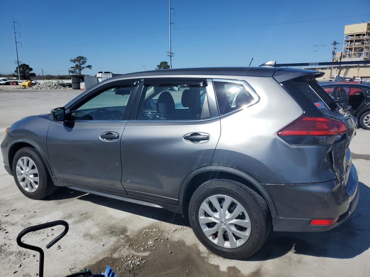 2017 Nissan Rogue - Image 2