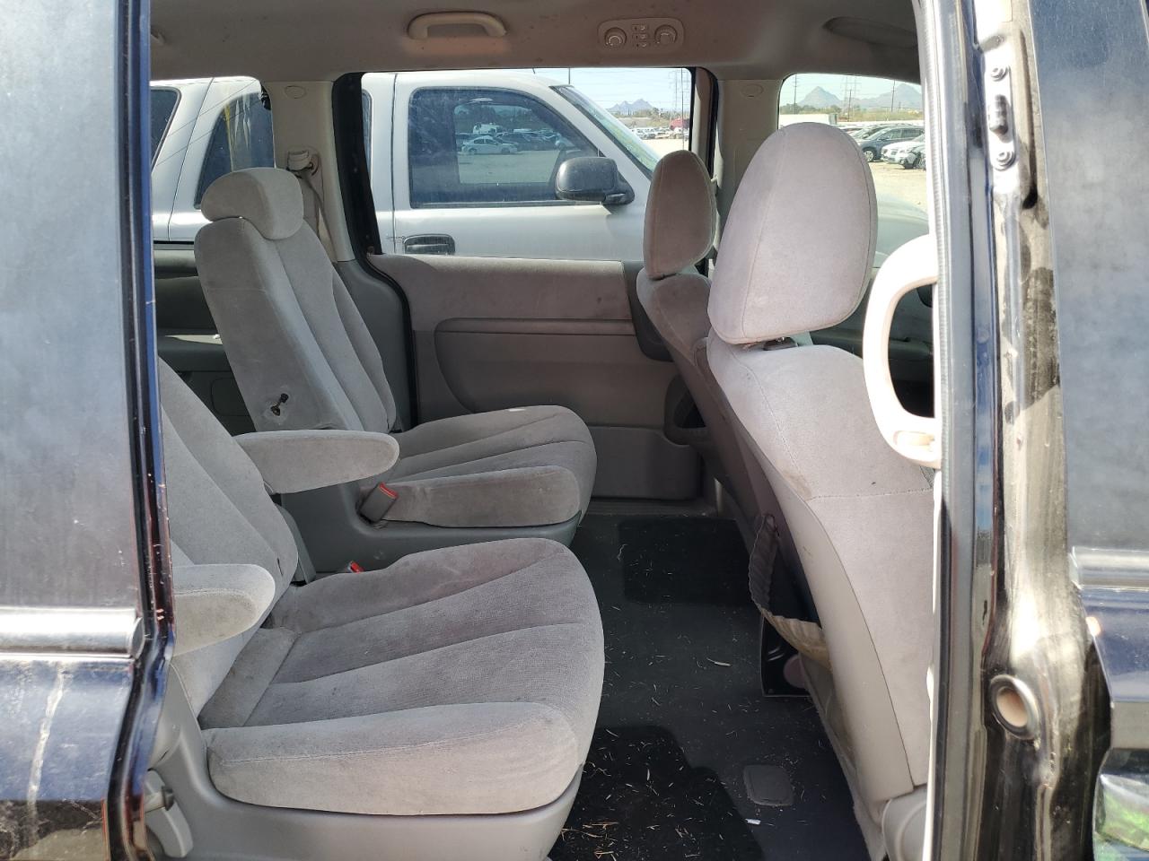 2008 Kia Sedona - Image 10