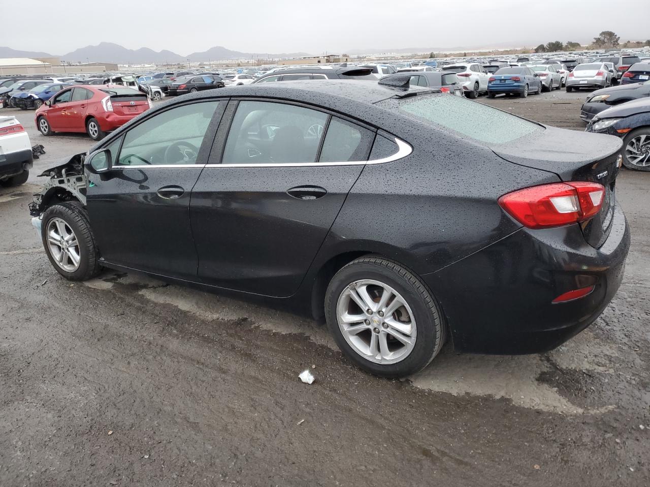 2018 Chevrolet Cruze - Image 2