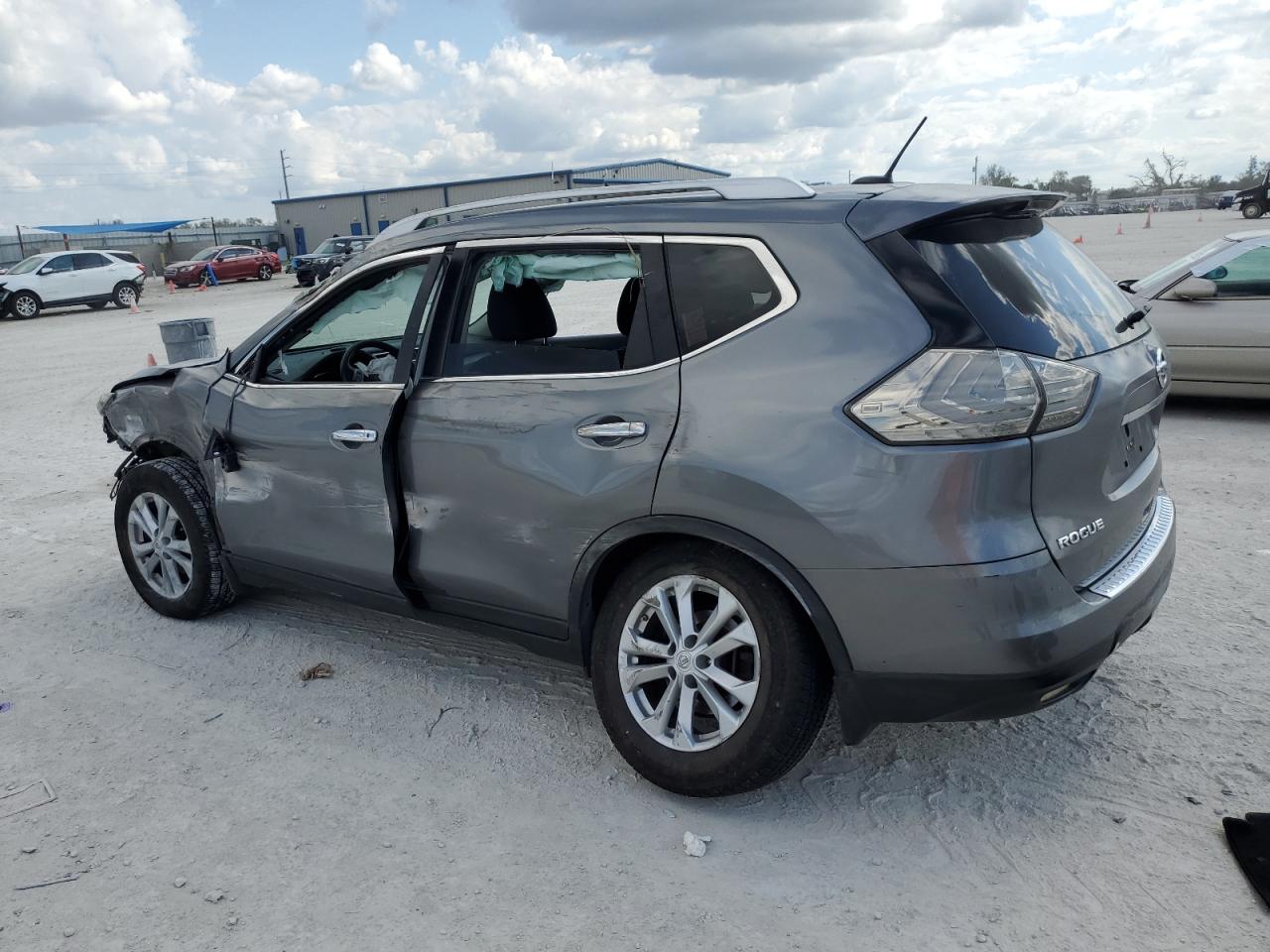 2015 Nissan Rogue - Image 2