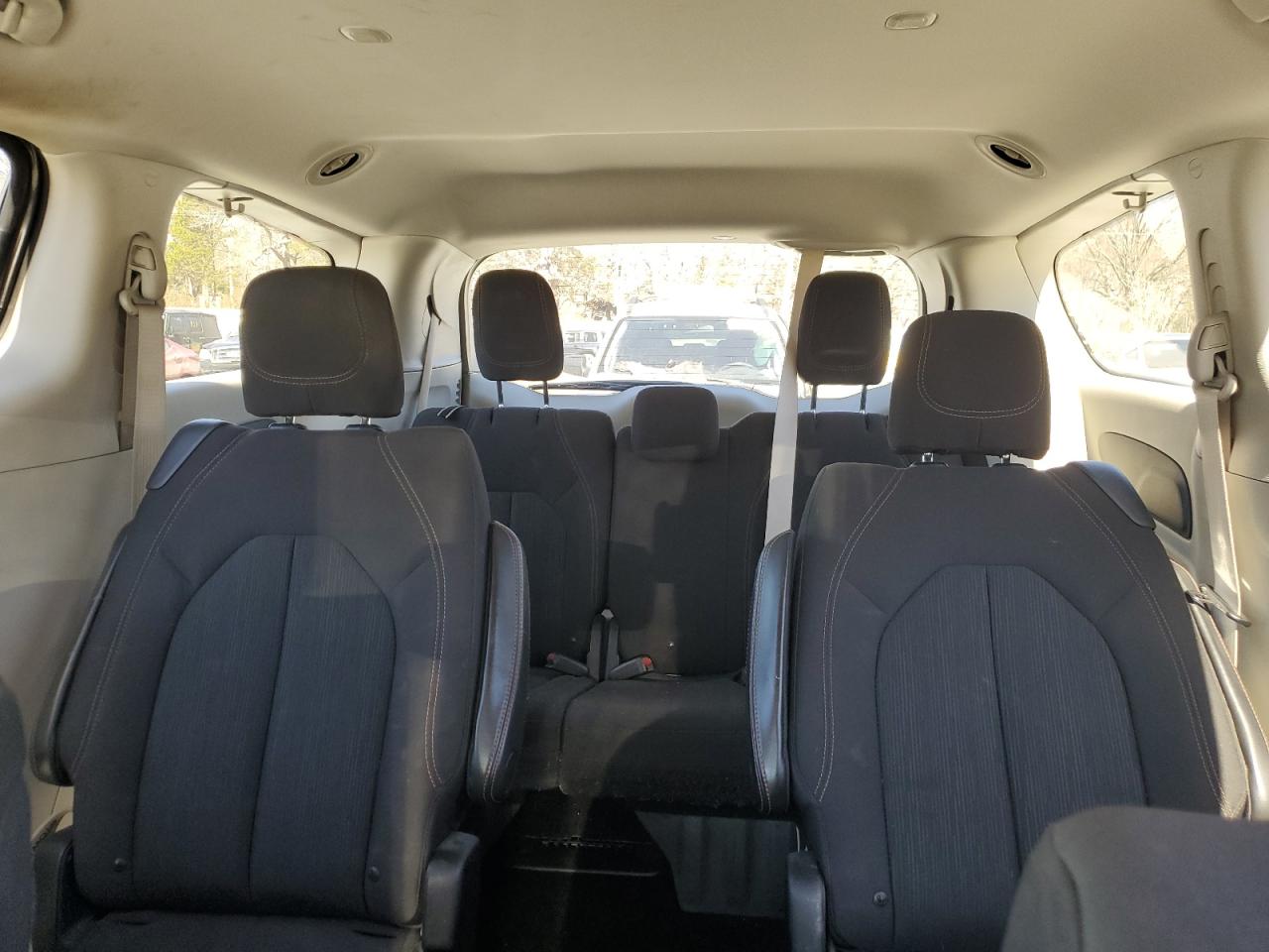 2018 Chrysler Pacifica - Image 10