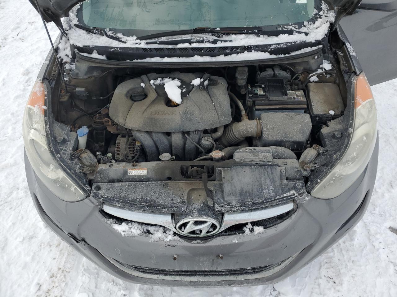 2012 Hyundai Elantra - Image 11