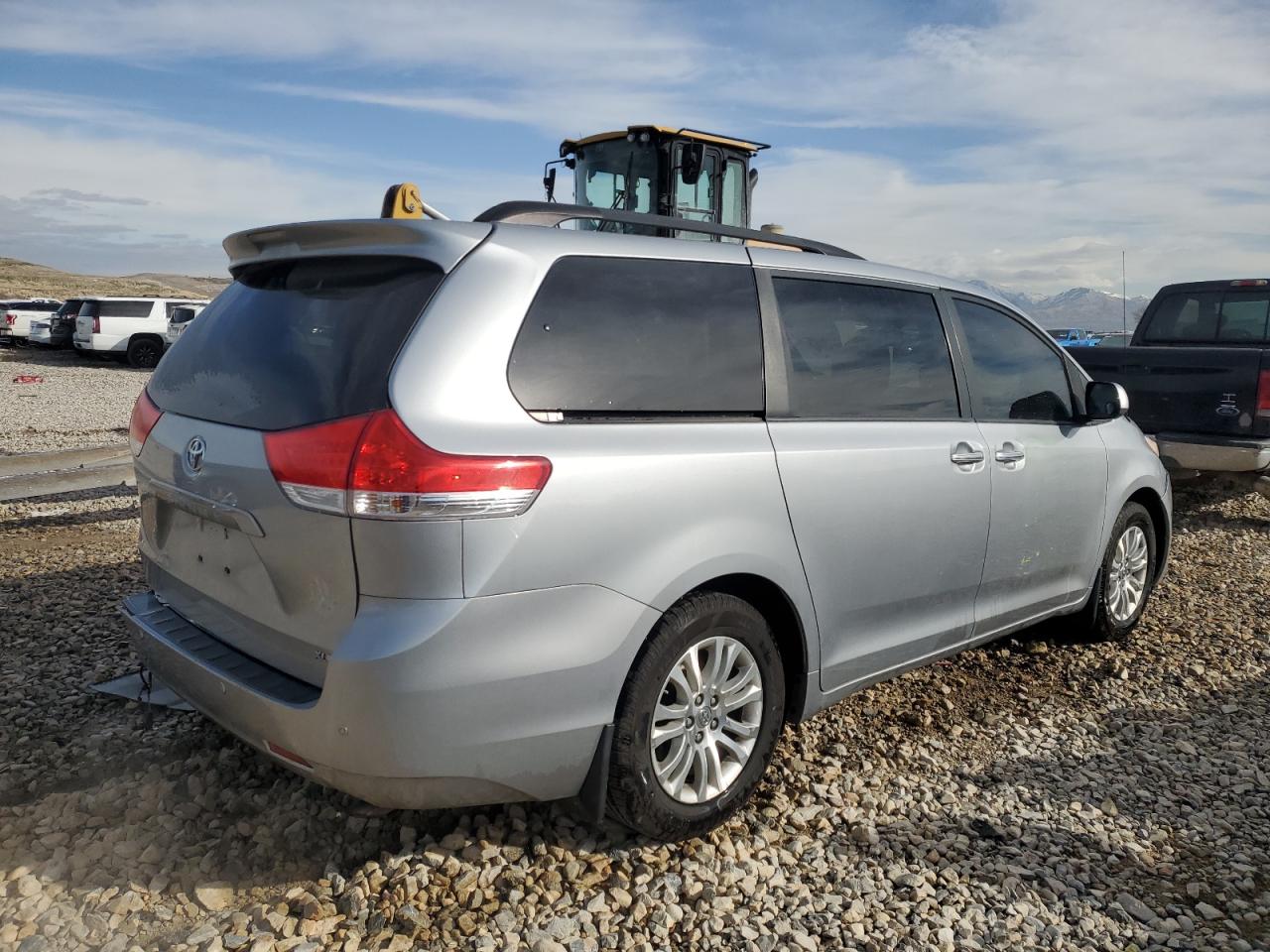 2014 Toyota Sienna - Image 3