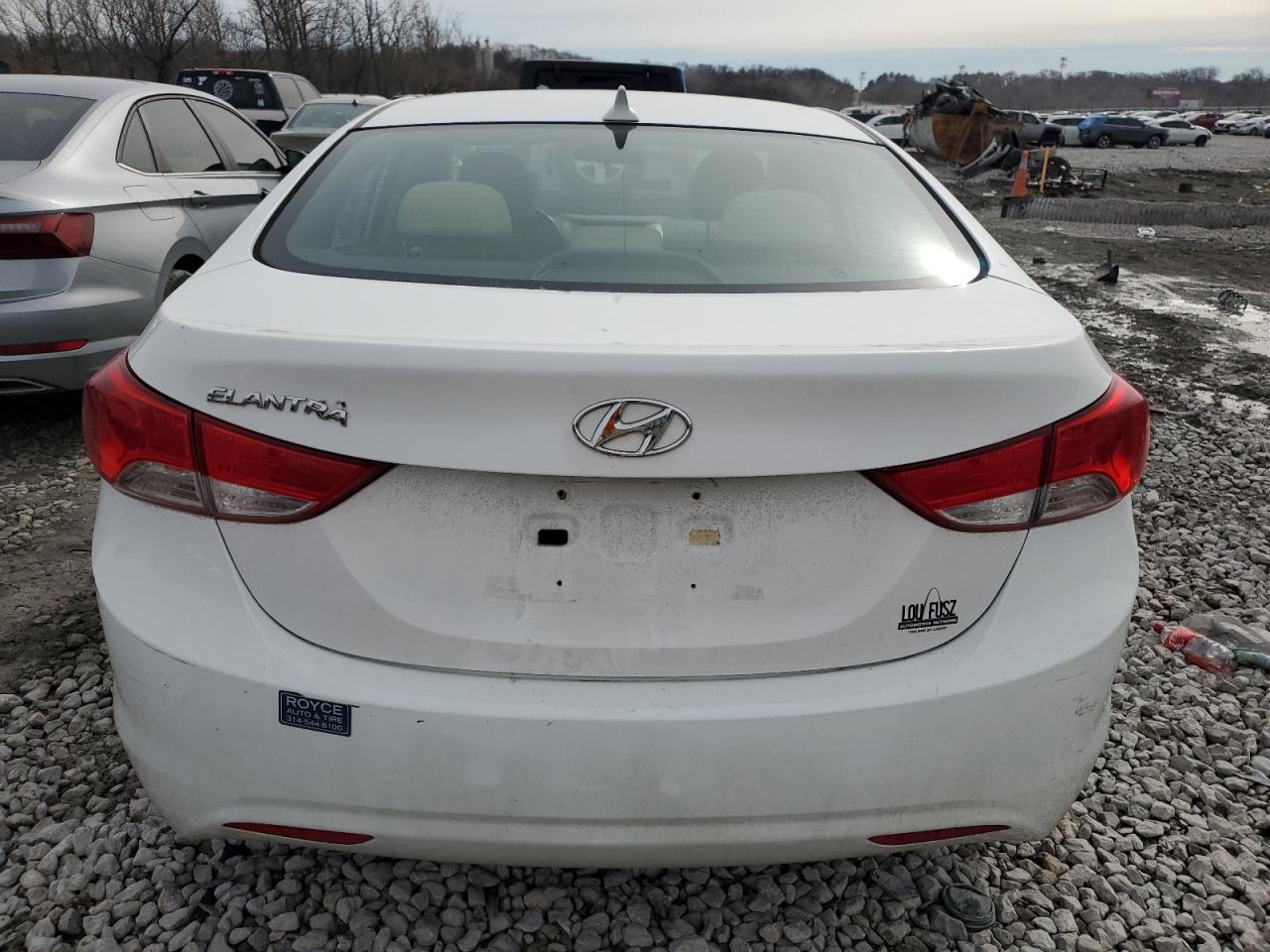 2011 Hyundai Elantra - Image 6