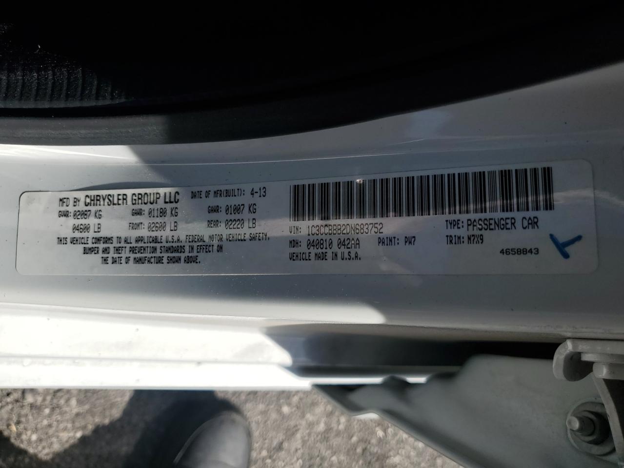 2013 Chrysler 200 - Image 13