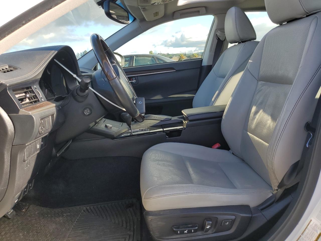 2013 Lexus ES - Image 7