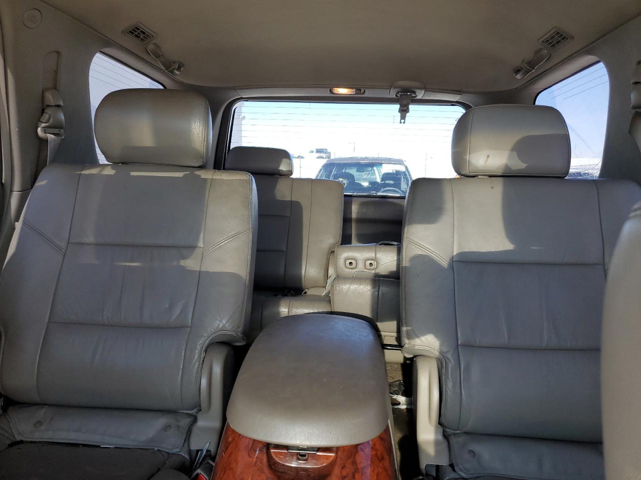 2005 Toyota Sequoia - Image 10