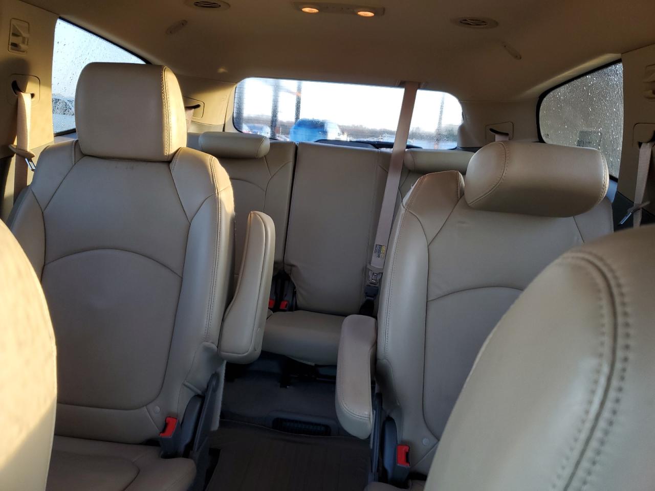 2012 Chevrolet Traverse - Image 10