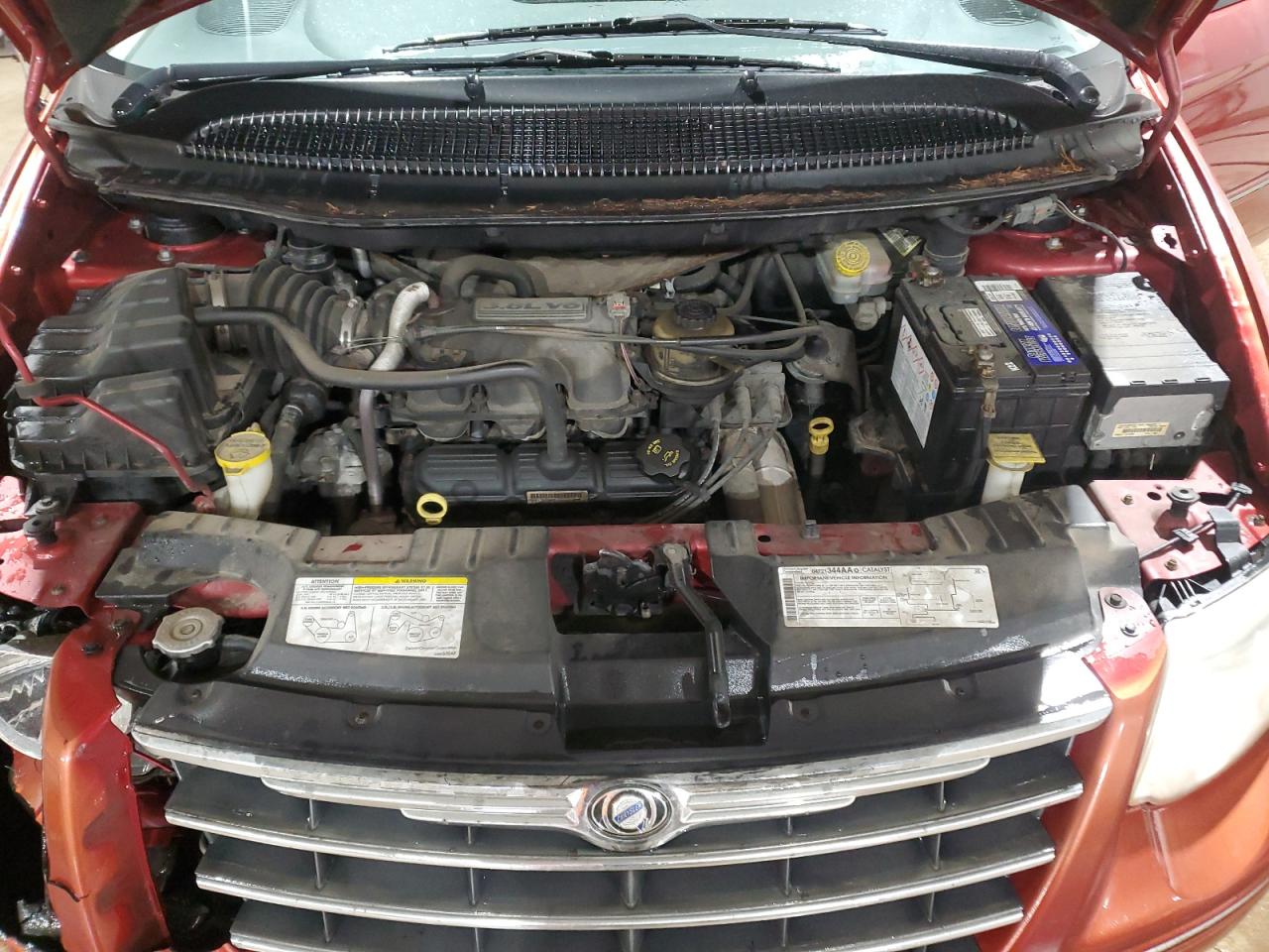 2005 Chrysler Town & Country - Image 12