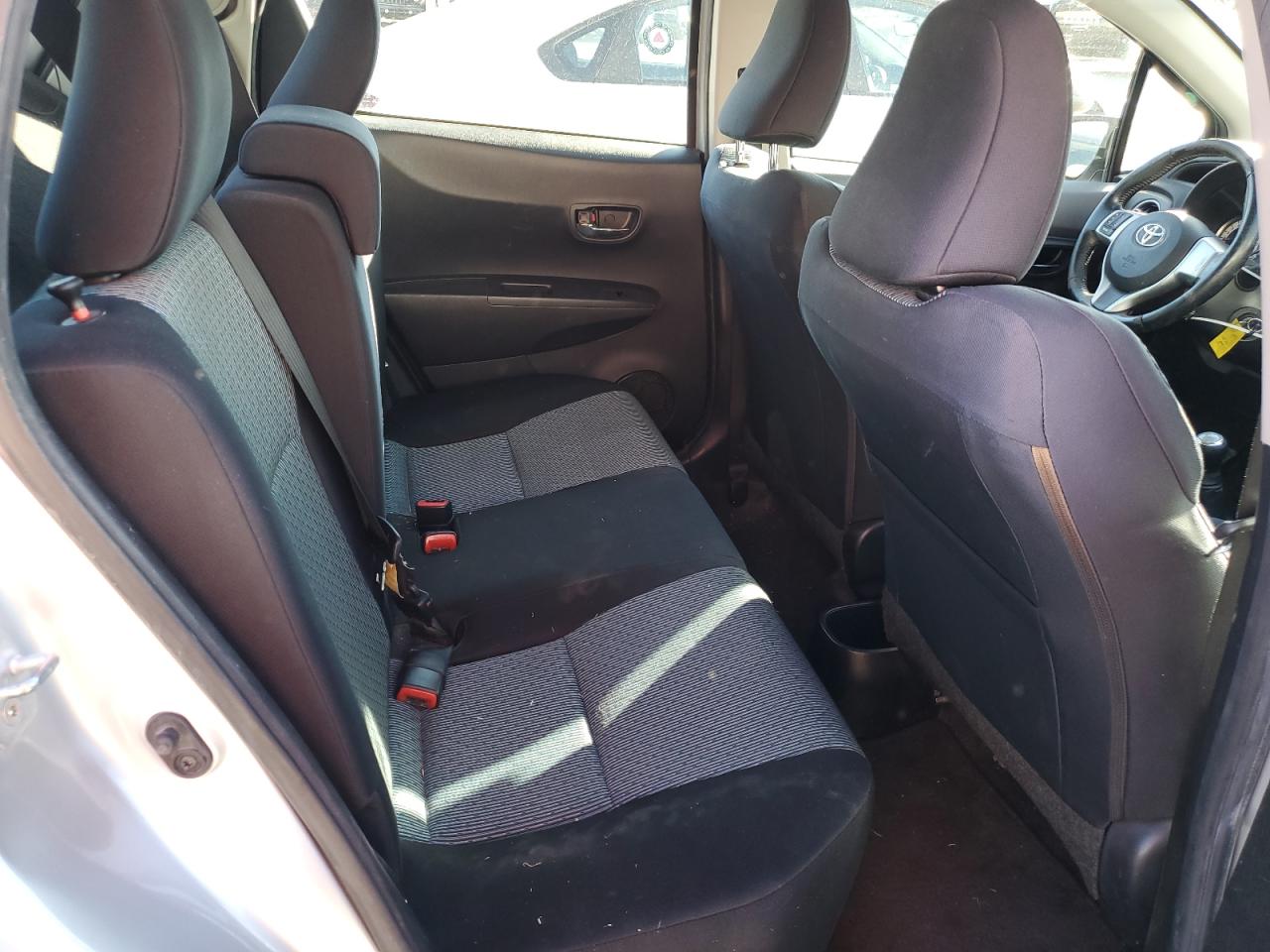 2014 Toyota Yaris - Image 10