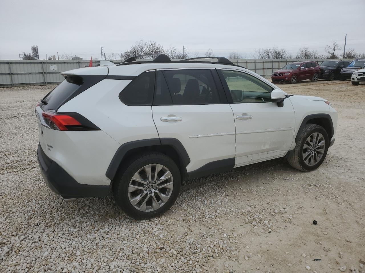 2019 Toyota RAV 4 - Image 3