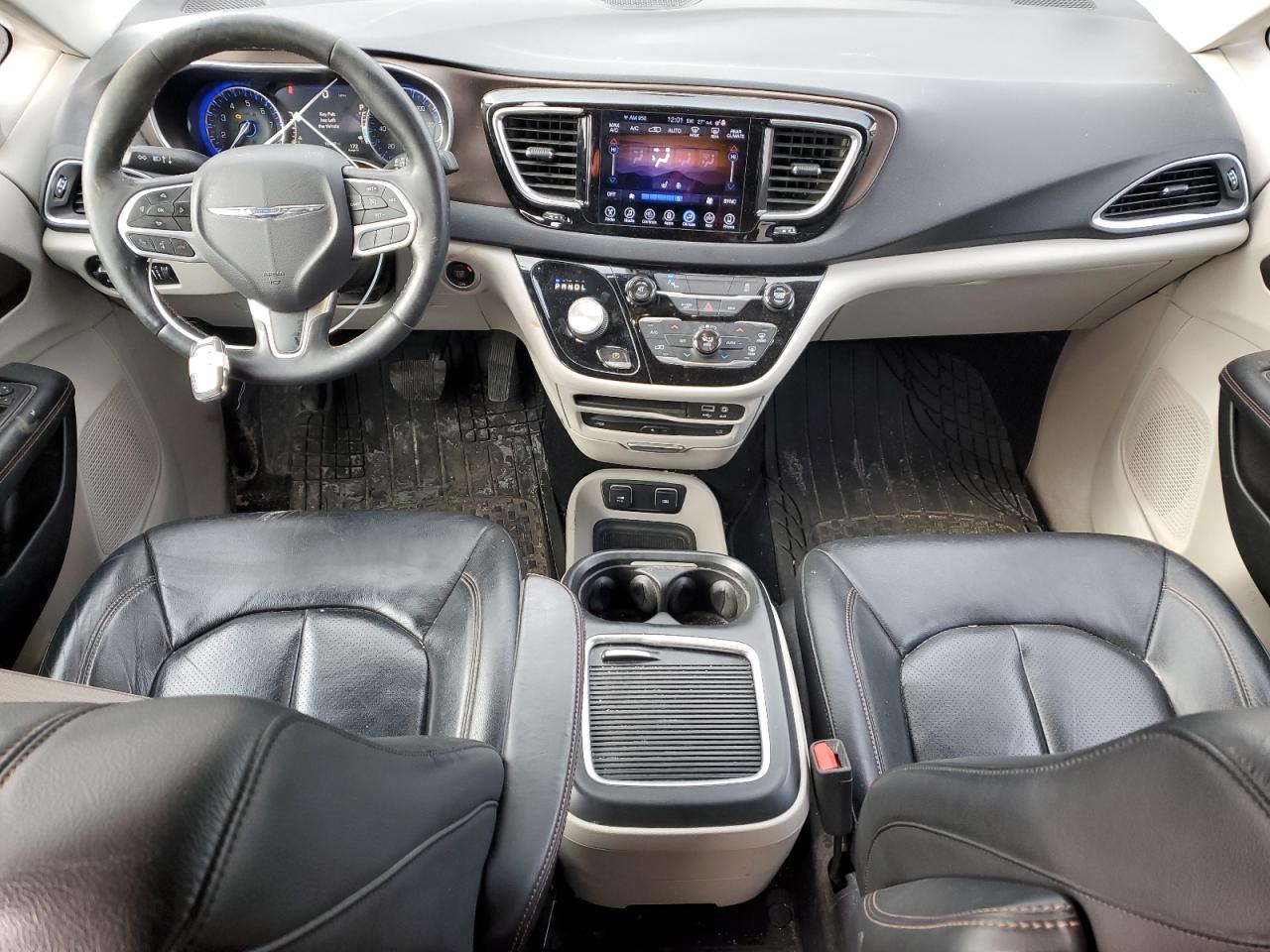 2017 Chrysler Pacifica - Image 8
