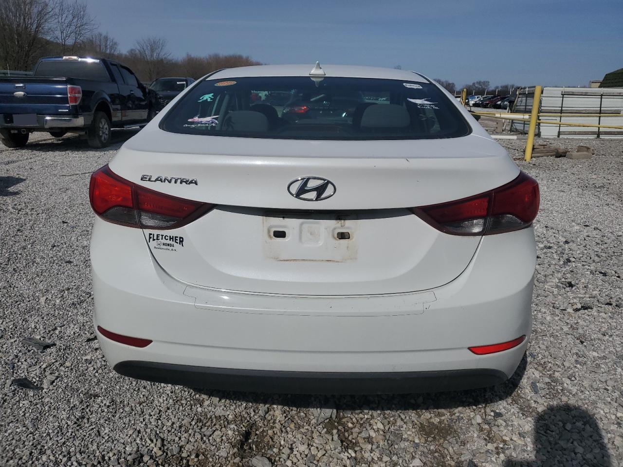 2016 Hyundai Elantra - Image 6
