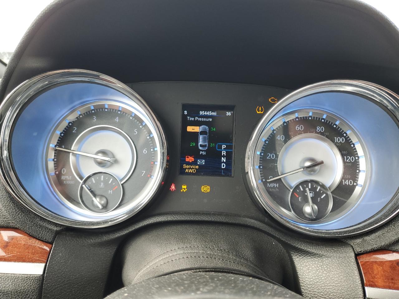 2014 Chrysler 300 - Image 9
