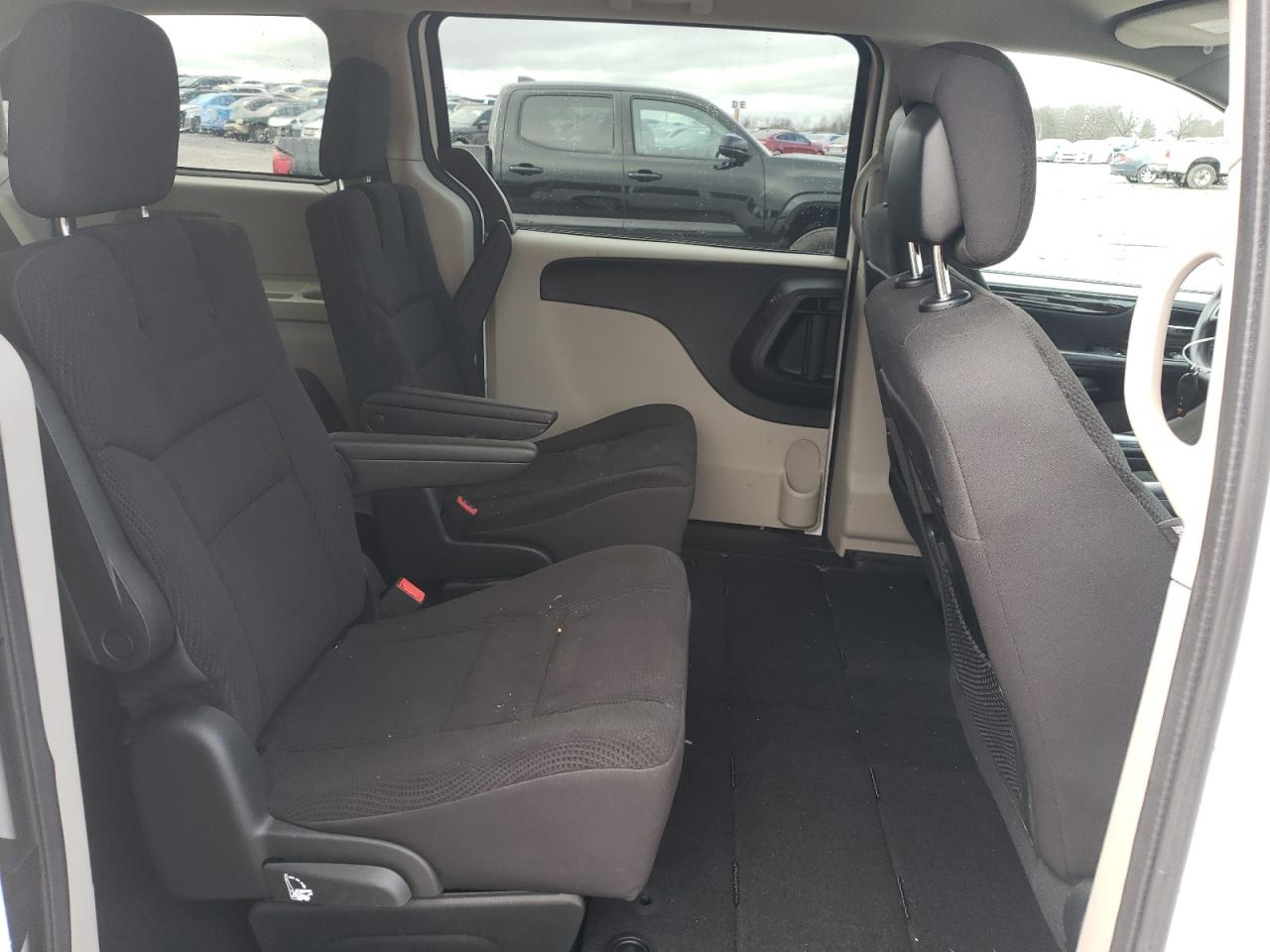 2018 Dodge Caravan - Image 11