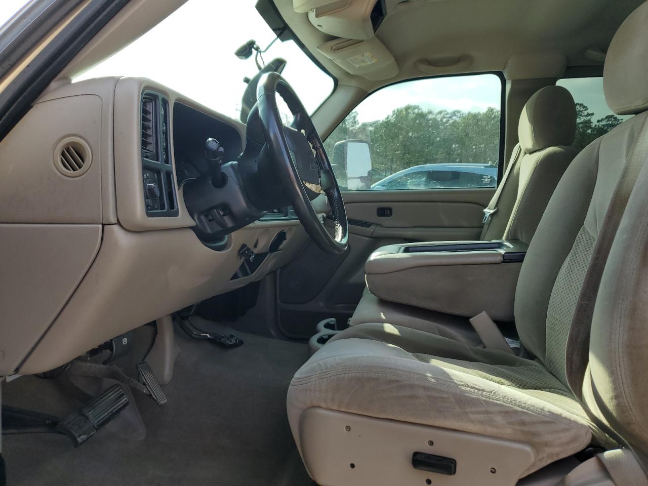 2004 Chevrolet Silverado - Image 7