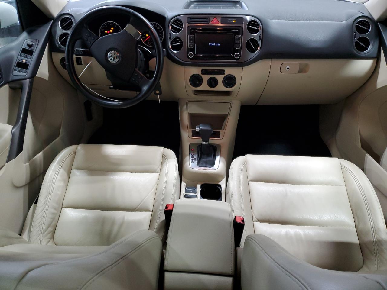 2010 Volkswagen Tiguan - Image 8
