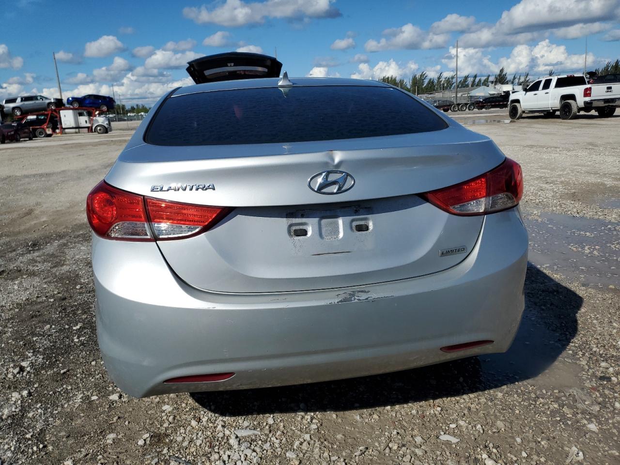 2013 Hyundai Elantra - Image 6