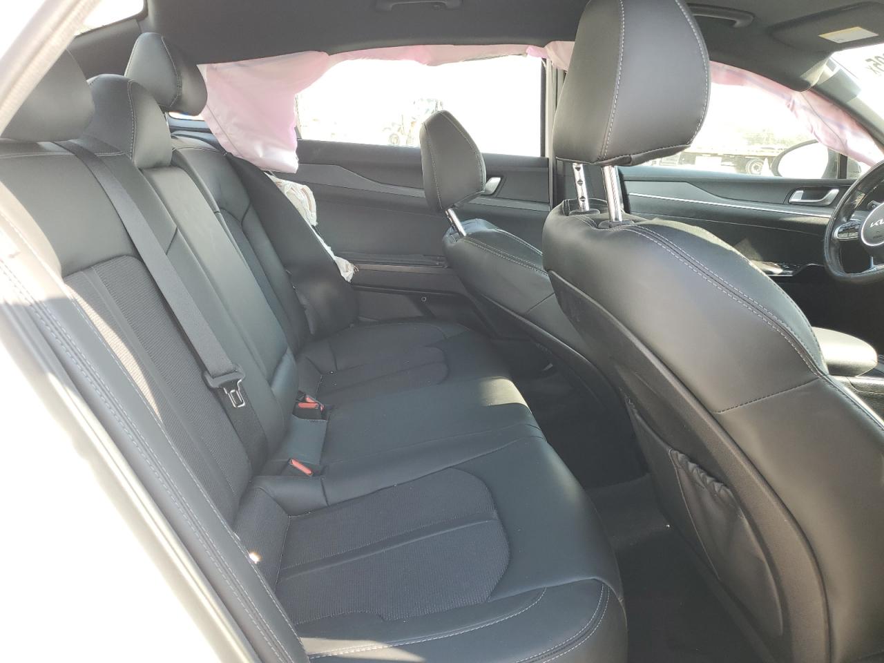 2022 Kia K5 - Image 10