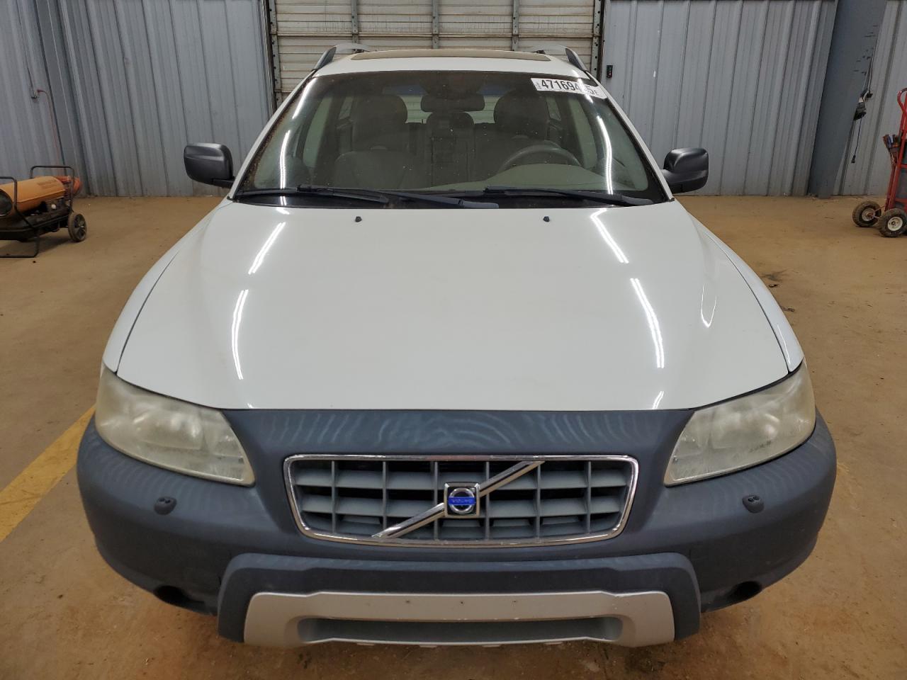2005 Volvo XC70 - Image 5