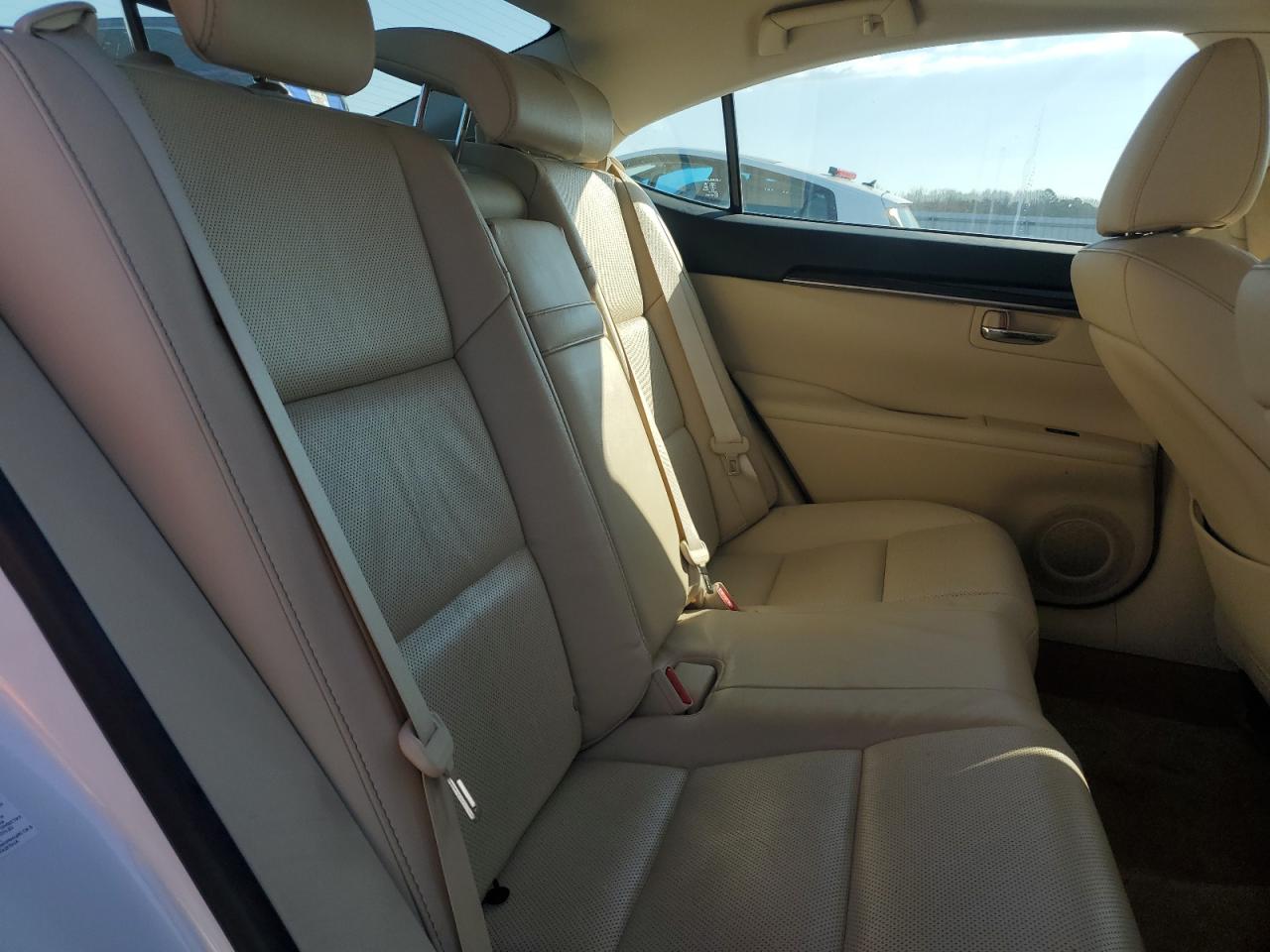 2013 Lexus ES - Image 10