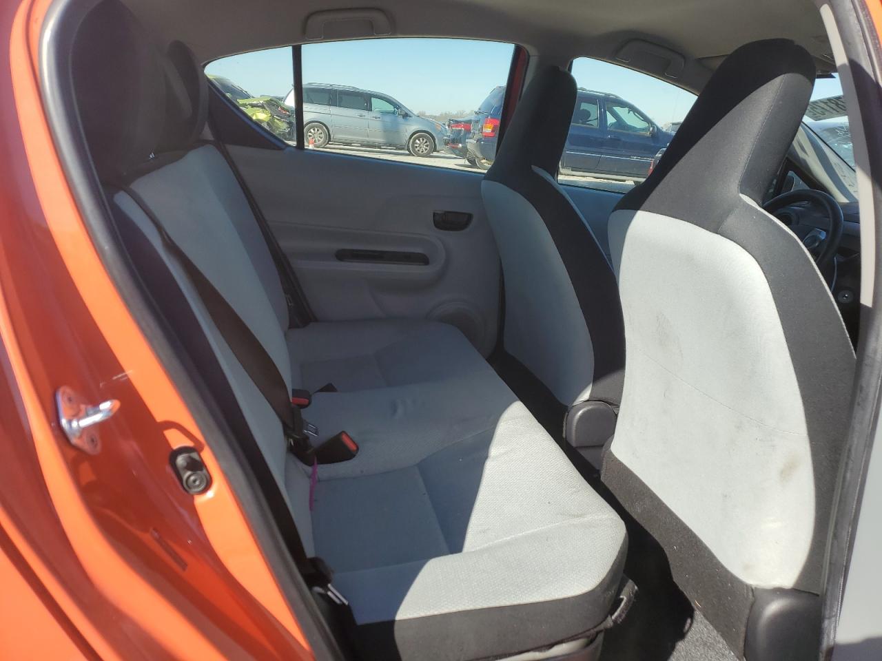 2014 Toyota Prius - Image 11