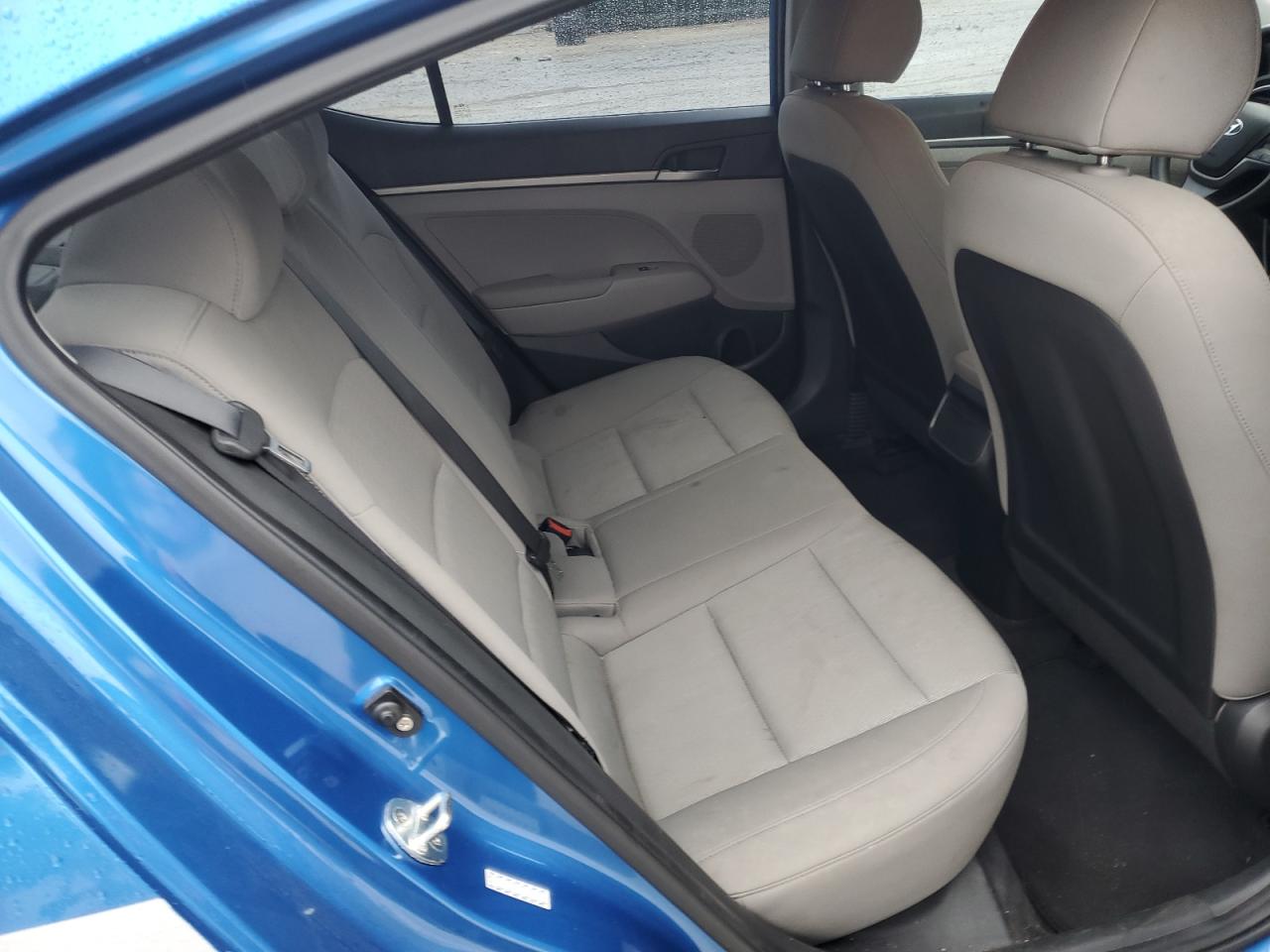 2017 Hyundai Elantra - Image 10