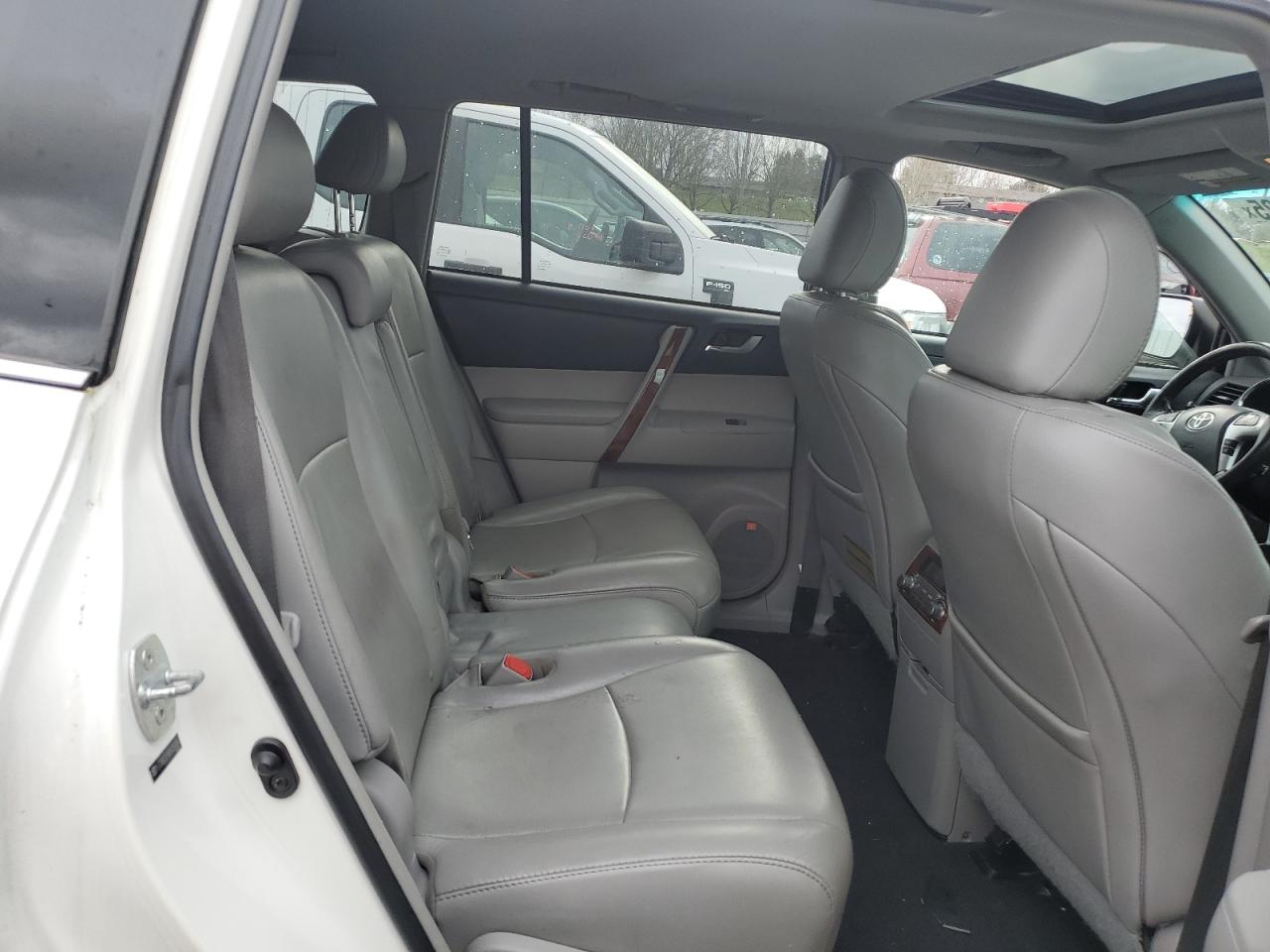 2011 Toyota Highlander - Image 11
