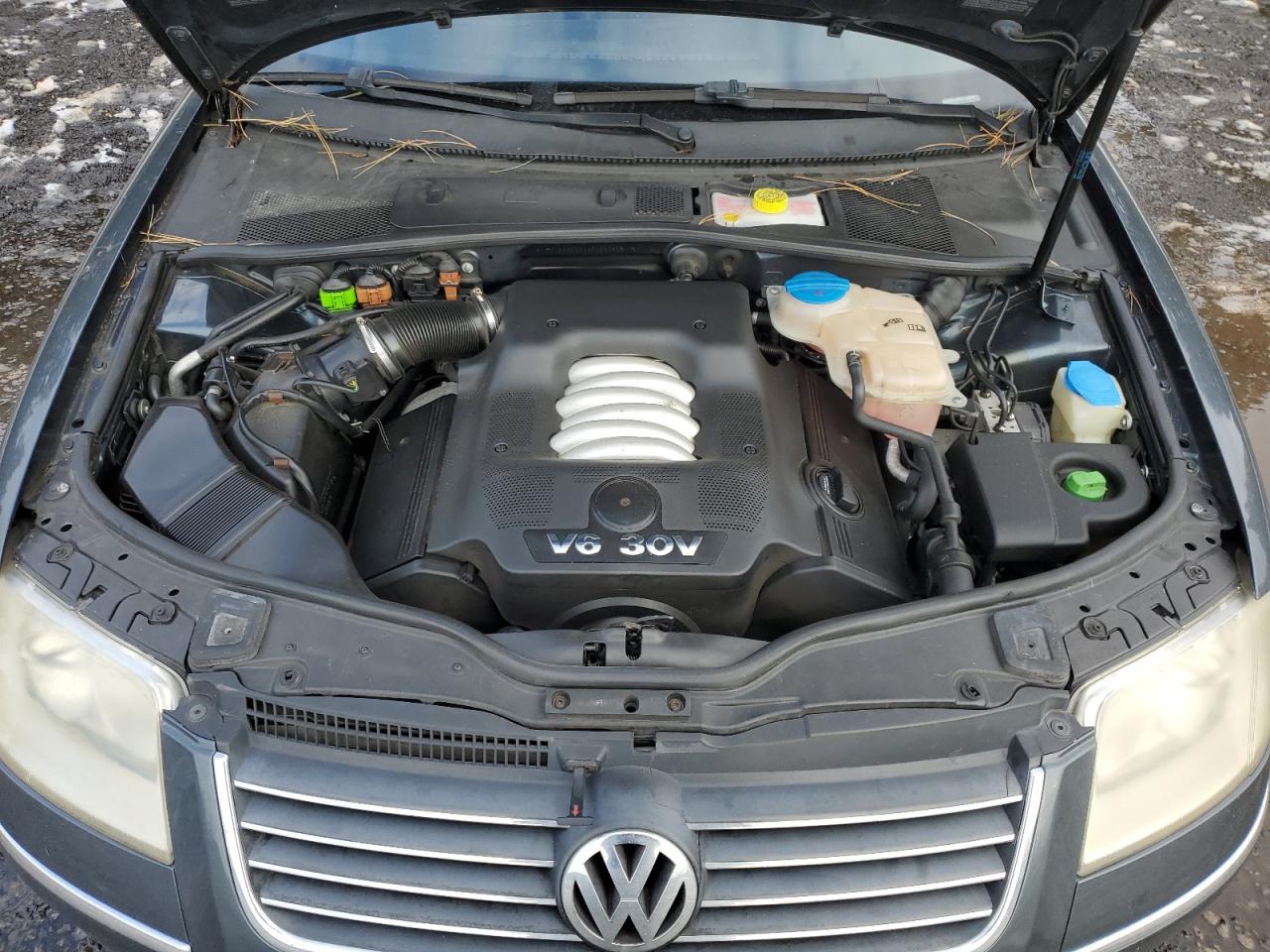 2004 Volkswagen Passat - Image 11